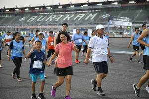 BIB: 51141
                            <button type="button" onclick="openModal(10466209)" class="btn btn-primary btn-sm float-right btn-popup" data-toggle="modal" data-target=".modal-high-quality">
                        <i class="fas fa-shopping-cart"></i> Add to Cart
                    </button>
                                            <button type="button" onclick="isThisMe(10466209, true)" class="btn btn-success btn-sm float-right btn-popup btn-isme hidden" data-toggle="tooltip" data-placement="bottom" title="นี่คือรูปของคุณใช่ไหม คลิกที่นี่เพื่อเอาเข้าอัลบั้ม">
                        <i class="fas fa-plus"></i> Add to album
                    </button>
                    <button type="button" onclick="isThisMe(10466209, false)" class="btn btn-warning btn-sm float-right btn-popup btn-isnotme hidden">
                        <i class="fas fa-ban"></i> Remove from album
                    </button>